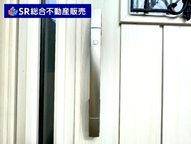 玄関はタッチキー式なのでスムーズに鍵の開け閉めができます◎