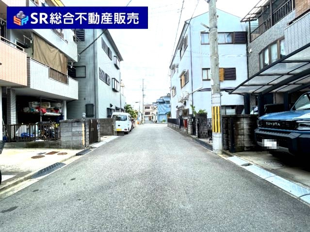 前面道路含む現地写真です