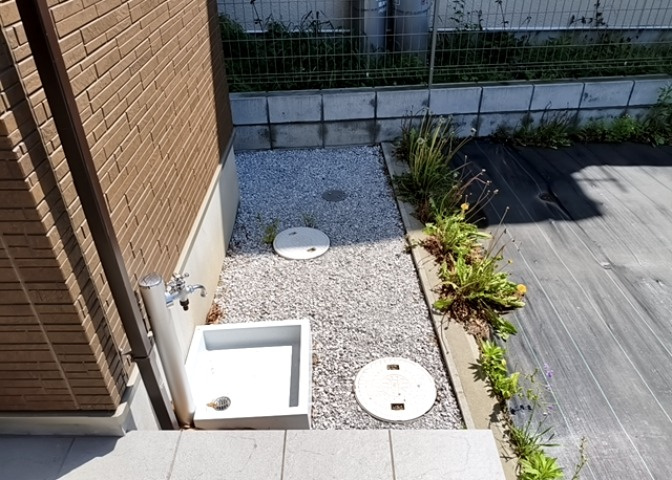 庭があることでガーデニングや家庭菜園はもちろん、こどもの遊び場やペットを放して遊ぶことができます。また、家の周囲に余裕があるということです。隣地との間があれば、十分な日当たりと、風通しが確保できます。