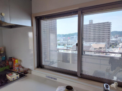 窓付きキッチンで換気良好◎明るく使いやすい空間です！