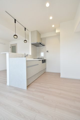 家族との会話が弾む対面キッチン♪『今日は大好きな○○を作ろうか？』なんて考えるだけで気持ちも明るくなりますね♪
