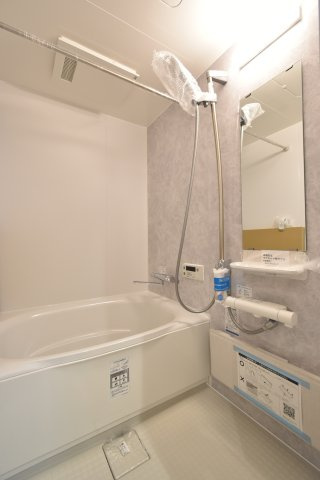 最新のユニットバスに取り替えています♪お掃除ラクラク設計です！水栓は節水機能付き・浴槽はお湯が冷めにくい仕様です♪