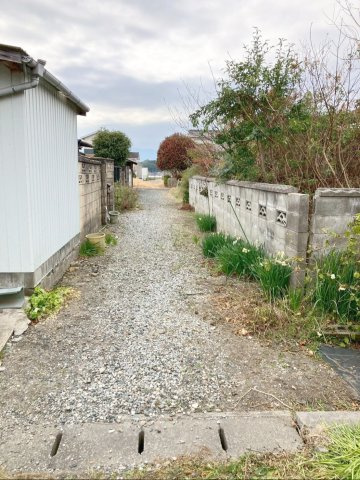 南東側の道路の様子です！（幅員約2.77ｍ）