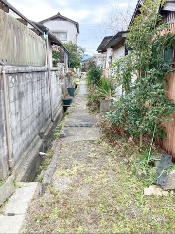 北東側の道路の様子です！（幅員約2.2ｍ）