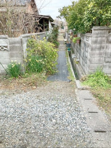 北東側の道路の様子です！（幅員約2.2ｍ）