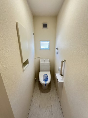 施工例。2階にもトイレです。施工例は完成時と異なる場合があります。