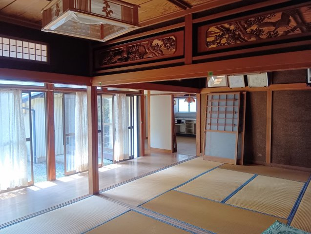 ふすまを外すと14帖になり広々くつろげる和室です！