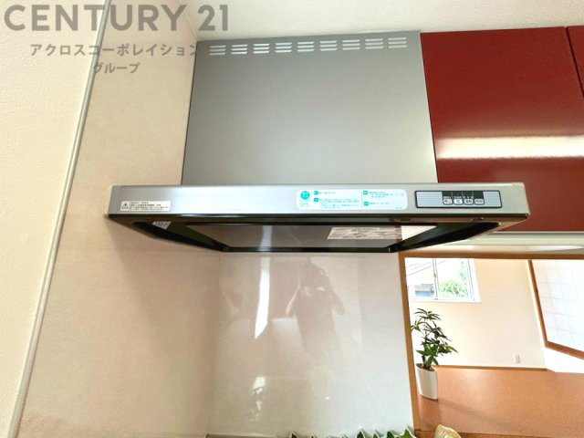 パワフルな吸引力で調理中の臭気等をしっかり処理してくれ、室内を快適に保ってくれます。　