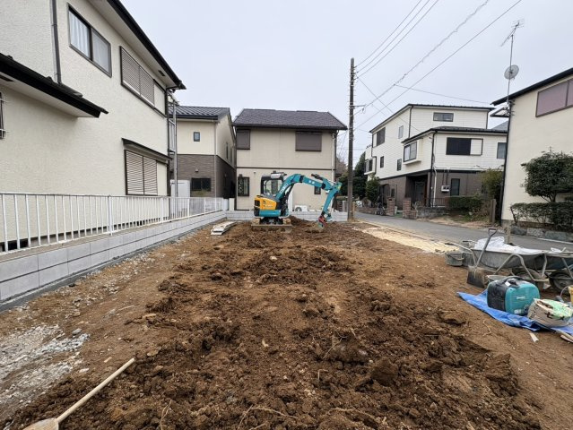 南向きで陽当り良好！広々19.3帖のリビング空間！4LDK・WIC・パントリー・SIC付きで収納豊富な間取りです！並列駐車2台可(車種による)！