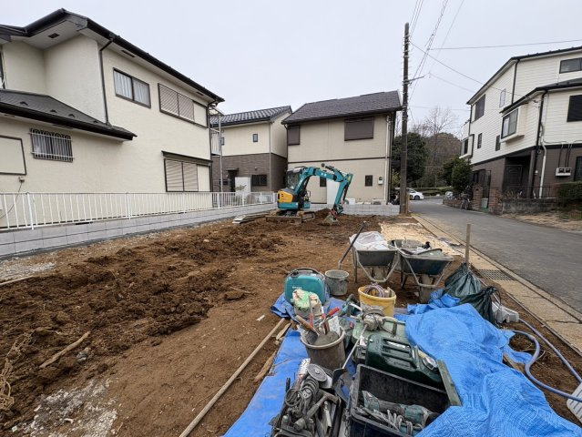 南向きで陽当り良好！広々19.3帖のリビング空間！4LDK・WIC・パントリー・SIC付きで収納豊富な間取りです！並列駐車2台可(車種による)！