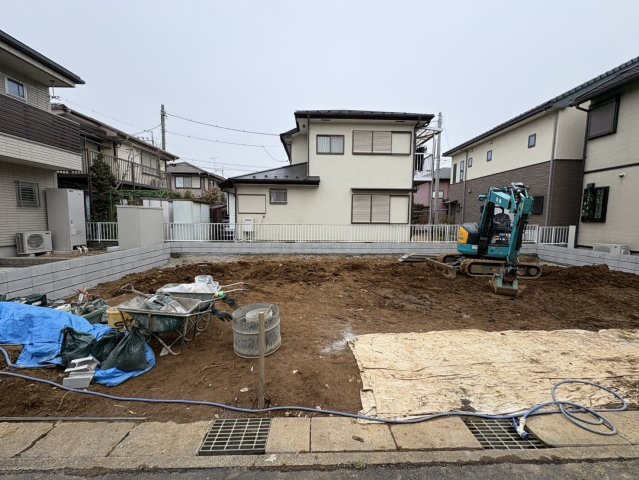 南向きで陽当り良好！広々19.3帖のリビング空間！4LDK・WIC・パントリー・SIC付きで収納豊富な間取りです！並列駐車2台可(車種による)！