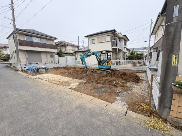 南向きで陽当り良好！広々19.3帖のリビング空間！4LDK・WIC・パントリー・SIC付きで収納豊富な間取りです！並列駐車2台可(車種による)！