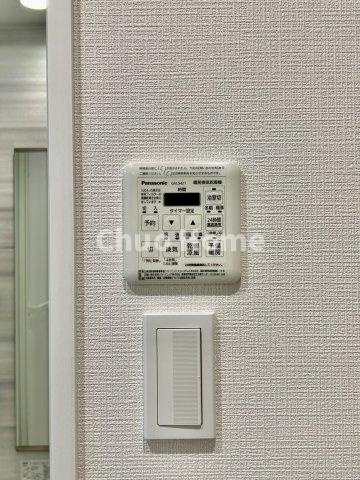 【浴室乾燥機】暖房・冷風・換気・乾燥が可能です。毎日を快適に過ごせるうれしい機能が揃っています。雨の日の洗濯物も安心です。