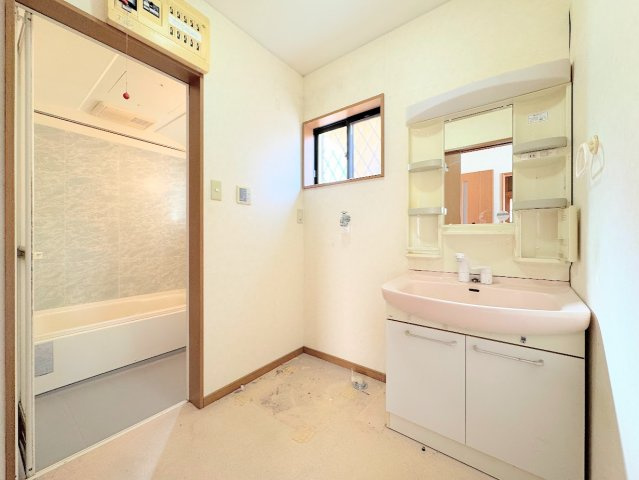 ◆毎日使う場所だから、機能的で使いやすさに配慮したパウダールーム。すっきりと使えるように収納も豊富にご用意しています。