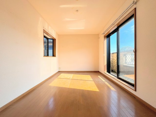 ◆柔らかい陽光が差し込む明るいお部屋を演出する設計。彩光の取れる窓が気持ちの良いお部屋を創り上げます。