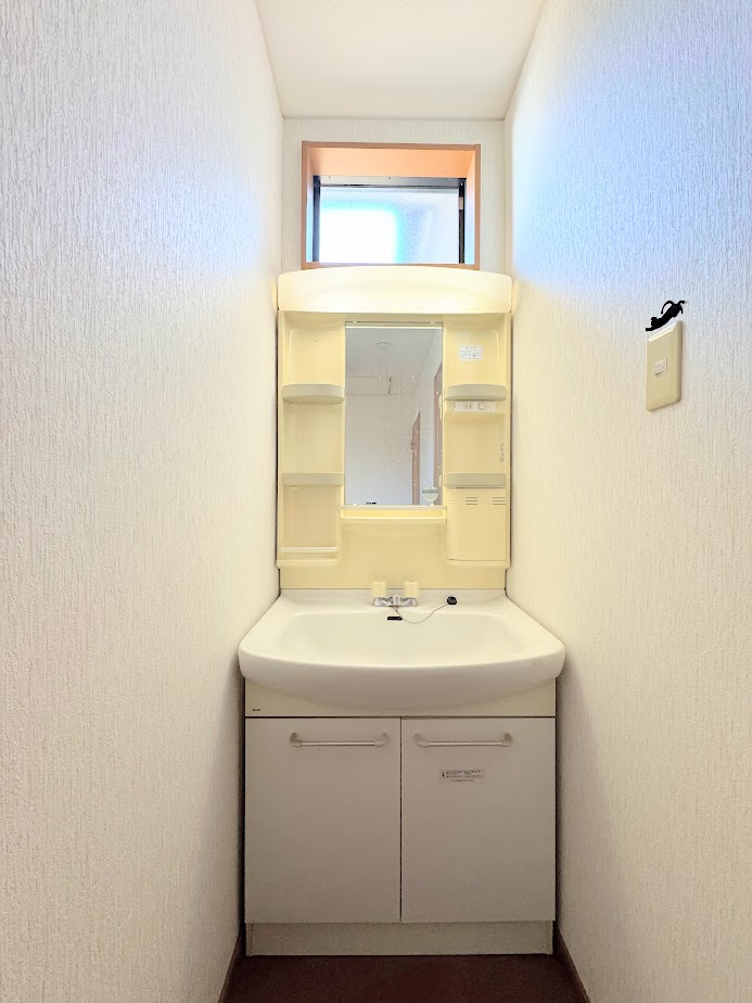 ◆毎日使う場所だから、機能的で使いやすさに配慮したパウダールーム。すっきりと使えるように収納も豊富にご用意しています。