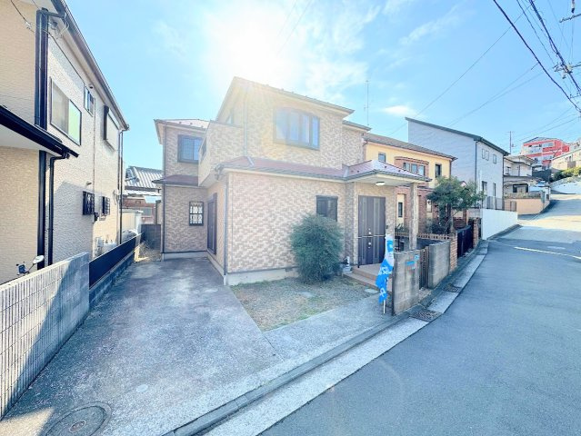 ◆一戸建てを中心とした街並みが整然と続き、周辺は高い建物が建っていないので、緑の多い閑静な趣を感じる環境です。街並みや周辺環境も重要なポイントです！！