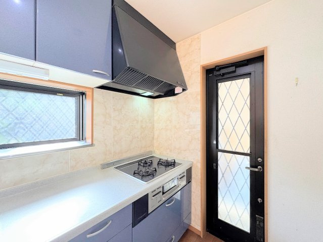 ◆デザイン性と機能性を兼ね備えたキッチンです。リビングスペースとの一体感が生まれ、広々空間を演出してくれます。