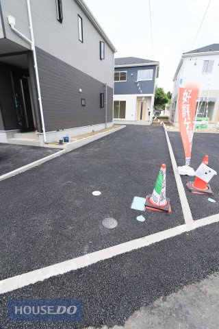 【駐車スペース】ゆったりとした駐車スペースです。
