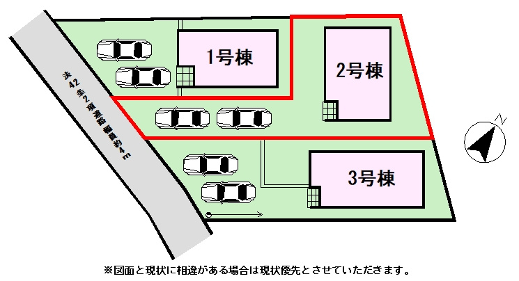 【区画図】◇プライバシーが守られる敷地♪敷地から道路が離れている分、通行人の目や車通りの音などが気にならないのは嬉しいですね！また、お子様が外で遊んでいるときの飛び出しなどの心配がないのは安心です♪