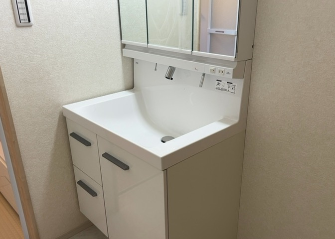 洗面化粧台では顔を洗ったり、身だしなみを整えることが本来の使い方ですが、用途によっては洗面化粧台に求められる機能が違ってくるため、ご自身や家族のライフスタイルに合ったものを選ぶことをおすすめ致します。