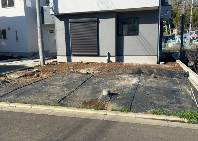 駐車場と明記されていても、最小スペースでつくられた駐車場だと大型車は駐車できなかったり、出入りしにくくなったりする可能性があります。お車のサイズと購入したい物件の駐車場のサイズを現地で確認しましょう。