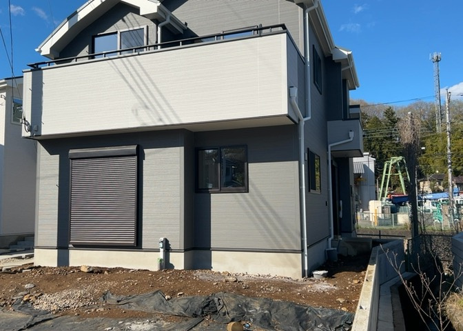 木造住宅とは土台、壁、柱など建築物の強度を支える構造体の材に木が使用されている構造を指します。構造体は建物の自重を支えるだけではなく風圧や水圧、積裁荷重などあらゆる衝撃に耐えるための基礎です。