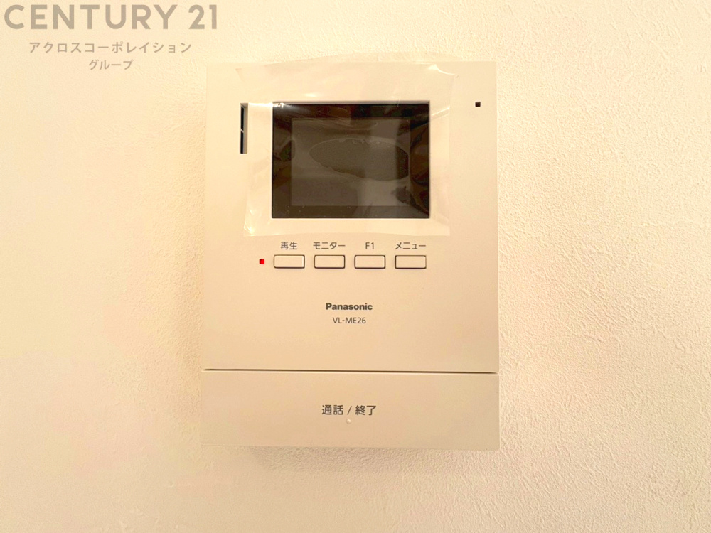 訪問者が来たときにテレビ画面で確認できるため、安心してドアを開けられます。録画機能があるものもあり、留守中に来訪者を記録しておくことができます。利便性が高く、セキュリティ面でも安心です。　