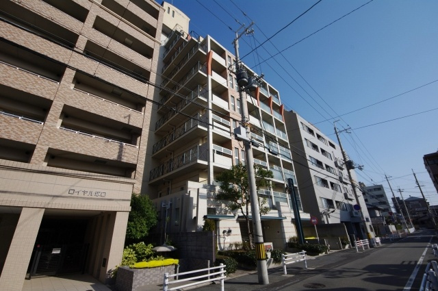 【駅徒歩4分・専用駐車場付き】　通勤・通学に便利な好立地。70平米超のゆとりある3LDKは、ご家族の新生活にぴったり。リフォーム履歴もあり、そのままでも気持ちよくお住まいいただけます。