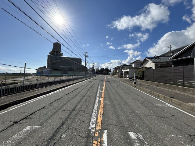南東　前面道路1