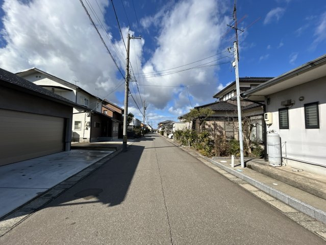 北　前面道路1