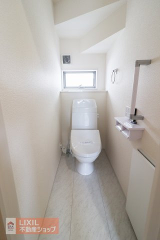 毎日使う場所だからこそ、清潔で快適な温水洗浄便座付きが嬉しいポイントです。