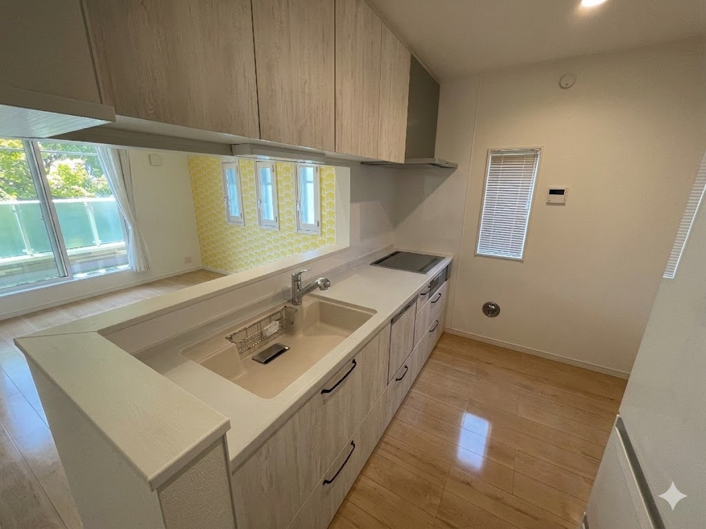 本物件は居住中ですが、お部屋の広さや配置をイメージしやすいよう、AIにより室内の荷物を消去する加工を施しています。実際の現況とは異なります。