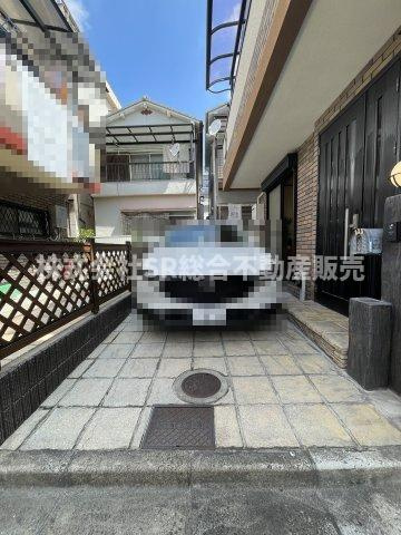 お車をお持ちの方には必要な駐車場付きです！リビングと直接行き来できるので買い物の後に便利です♪