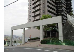 コスモ三滝本町の外観