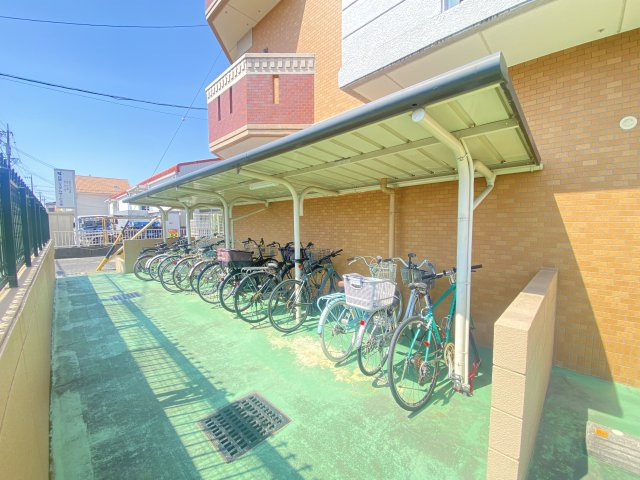 屋根付きの駐輪場♪