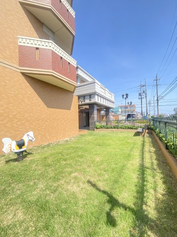 共有部分の庭、お子様連れでも安心です♪