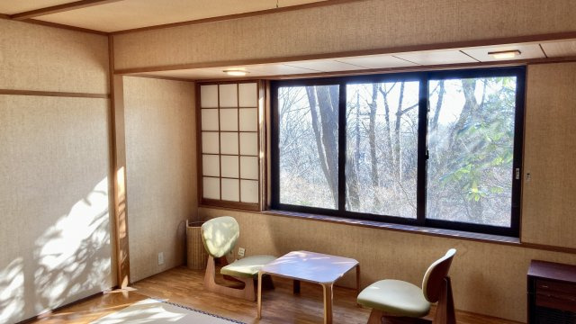 和室はゆったりとした空間です。　窓際で那須の自然を堪能しつつまったりとした時間を過ごせます。