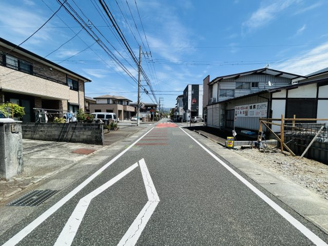 現地で実際の広さや雰囲気をぜひご体験ください！！　前面道路もゆとりも魅力の一つです♪