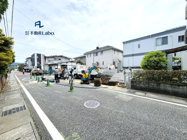 前面道路は見通しが良く、開放感のある住環境。　ゆったりとした街並みが魅力です♪