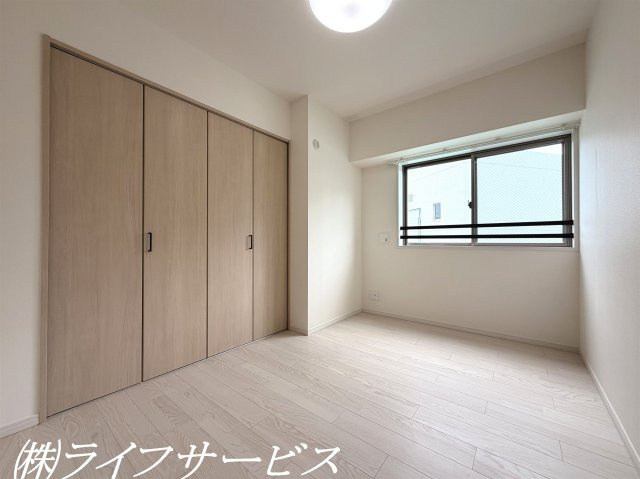 洋室5.1帖／東南向きにつき陽当り良好！クローゼット有！