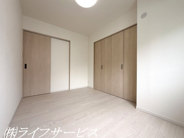 洋室5.1帖／東南向きにつき陽当り良好！クローゼット有！