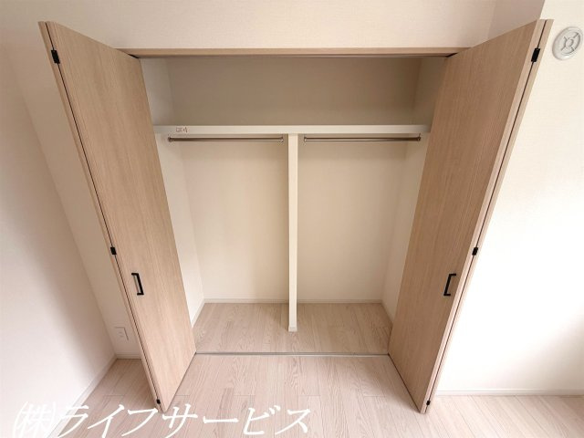 洋室5.1帖／東南向きにつき陽当り良好！クローゼット有！