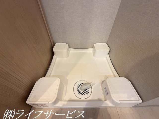 洗濯パン／湿気がこもりにくく、掃除がしやすいかさ上げタイプです！