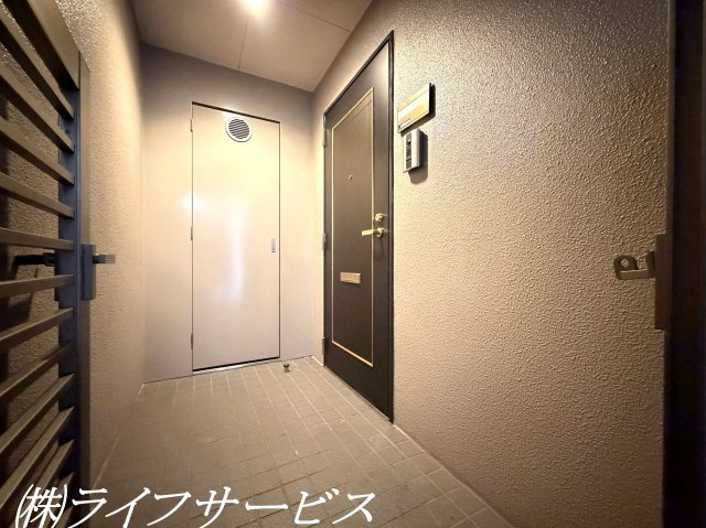 玄関／専用ポーチあり！