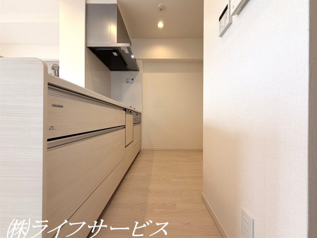 システムキッチン／ビルトイン食洗機、浄水器付水栓搭載、3口ガスコンロのオープンキッチンです！