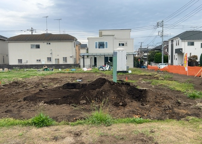 土地の形が極端に長細かったり、狭小地、あるいは道路との高低差がある傾斜地だった場合、後々売ろうとしても買い手がつかない場合もあります。後々、売却することになった時に価値の下がらない土地を選びましょう。