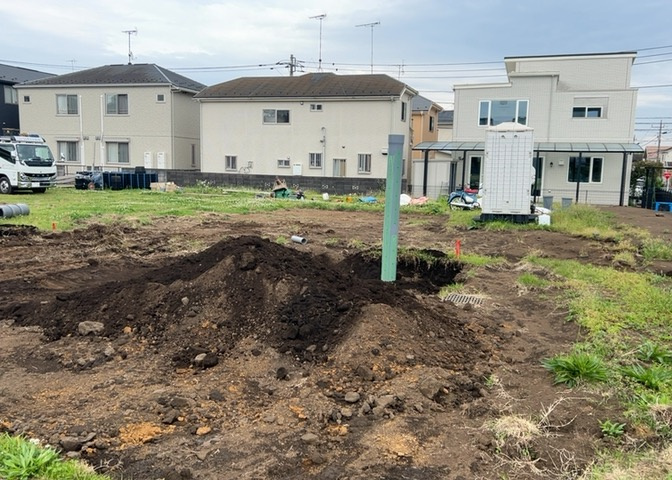 土地を買う際、住む地域の自治体や福祉の補助制度にも注目してみましょう。子供や老人の医療補助やゴミ出しのルールなど、自治体によってルールに大きな違いがあるため、暮らしやすい土地で判断するとよいでしょう。