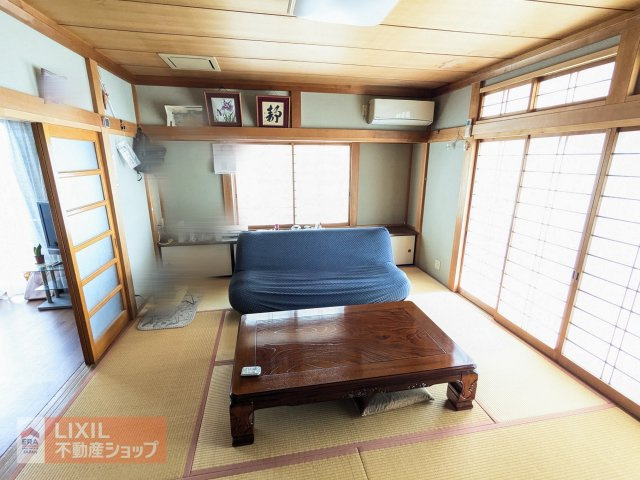 1階10帖の和室です。お茶の間にピッタリです。