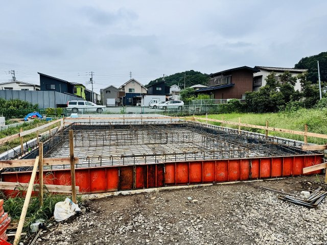 ～閑静な住宅地内の新築一戸建て　バス停徒歩2分　小中学校徒歩5分圏内～